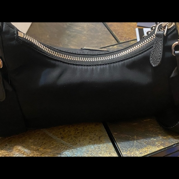 Prada Nylon re-edition bag ❤️❤️ (SOLD) ❤️❤️ - Picture 10 of 16